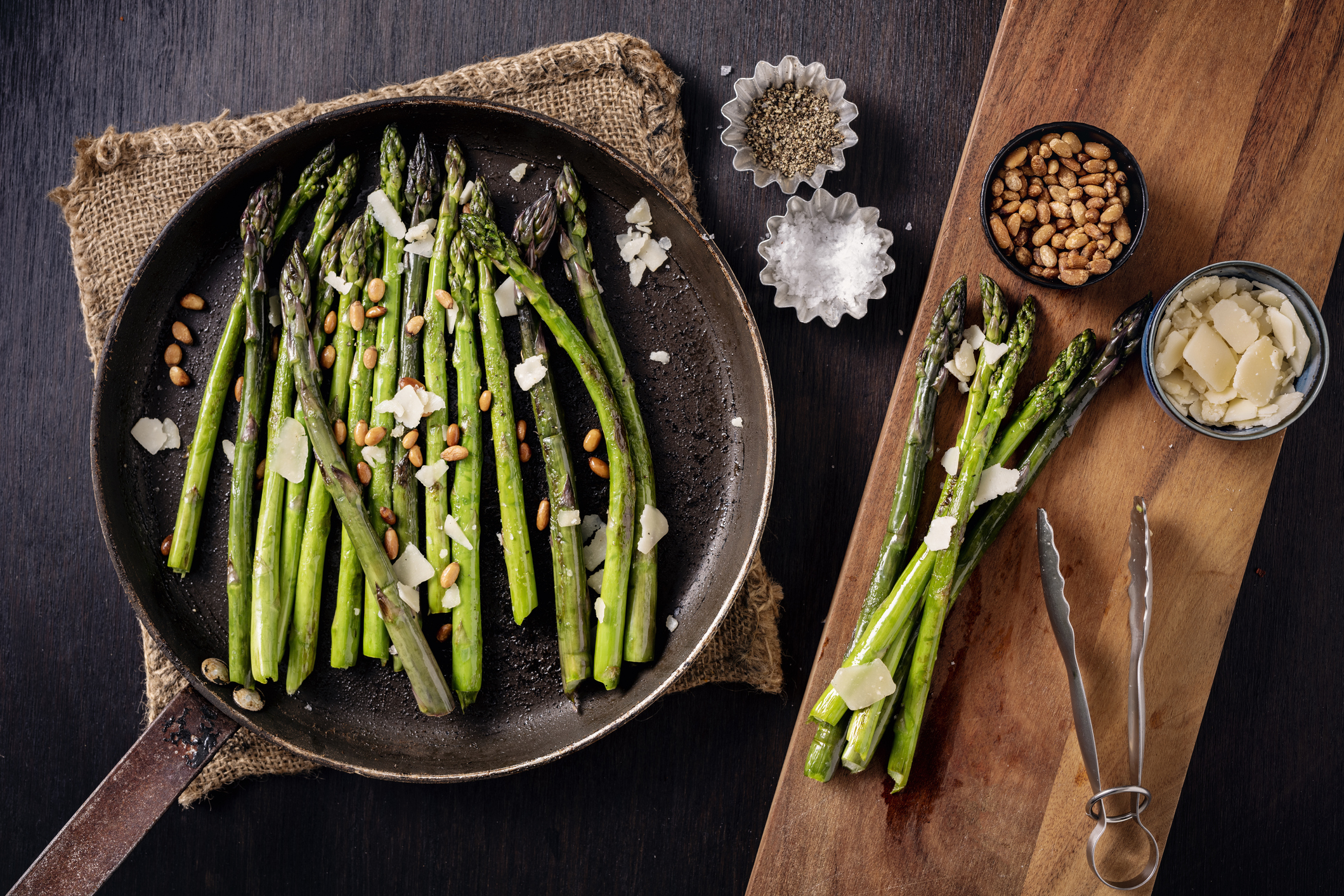 A pan of fresh, seasonal asparagus